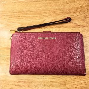 Michael Kors Magenta Adele Leather Smartphone Wallet